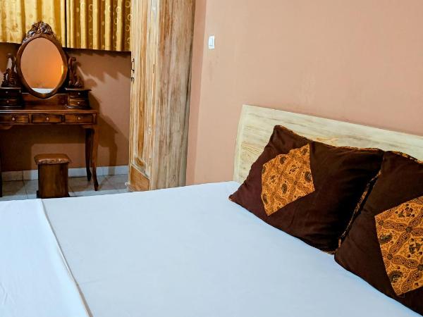 Ada Waktu Homestay : photo 8 de la chambre chambre triple - vue sur la piscine
