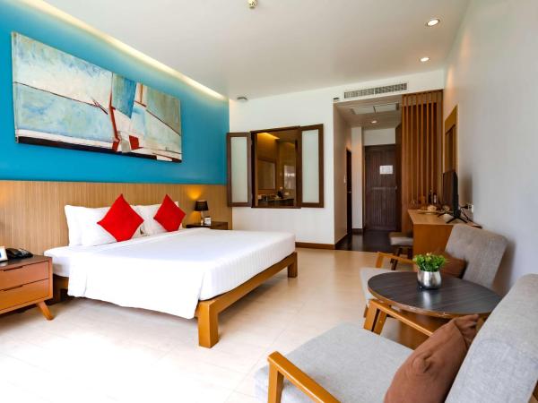 Hotel J Pattaya - SHA Extra Plus : photo 2 de la chambre chambre de luxe - vue sur piscine