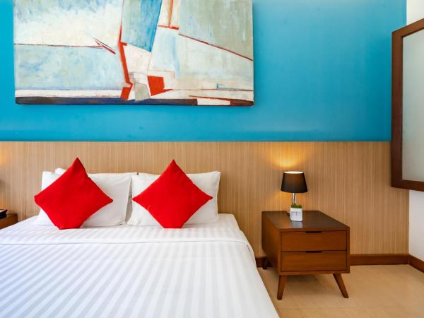 Hotel J Pattaya - SHA Extra Plus : photo 3 de la chambre chambre de luxe - vue sur piscine