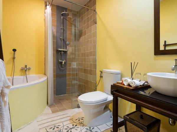 Ratchapruek Lanna Boutique : photo 5 de la chambre chambre lits jumeaux deluxe avec baignoire