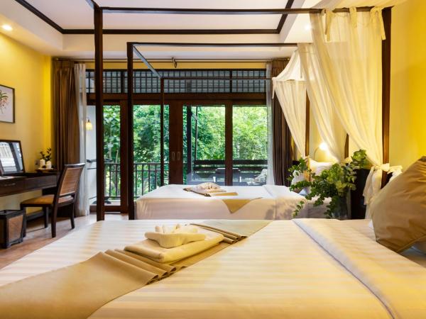 Ratchapruek Lanna Boutique : photo 2 de la chambre chambre lits jumeaux deluxe avec baignoire