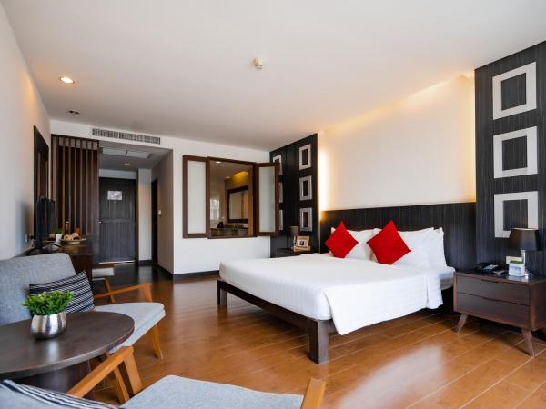 Hotel J Pattaya - SHA Extra Plus : photo 4 de la chambre chambre de luxe - vue sur piscine
