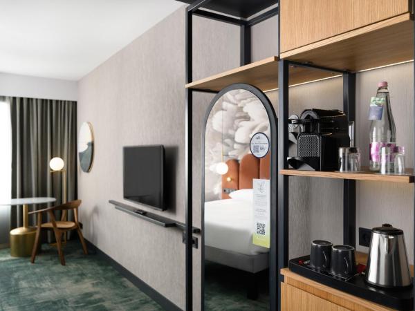 Mercure Debrecen : photo 3 de la chambre chambre double supérieure avec canapé