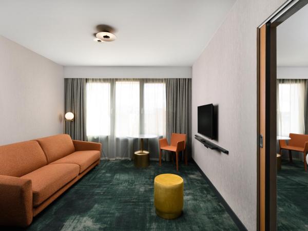 Mercure Debrecen : photo 5 de la chambre suite junior avec canapé