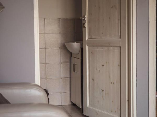 4 Couples & 4 Friends Hostel : photo 3 de la chambre chambre triple