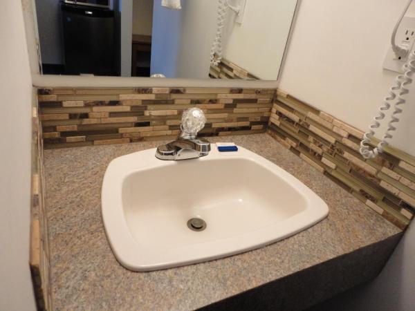 South Hill Motor Inn : photo 6 de la chambre chambre avec 2 grands lits queen-size