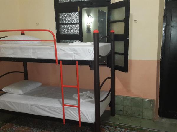 Hostal La Ermita : photo 2 de la chambre lit dans dortoir 6 lits