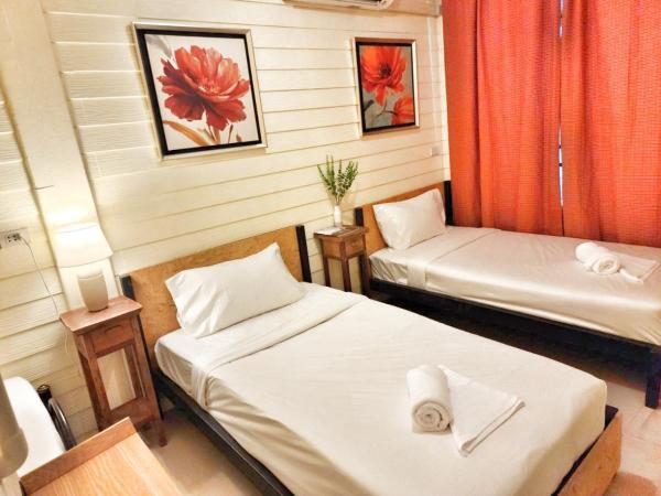 Back Home Backpackers : photo 4 de la chambre chambre triple avec salle de bains privative