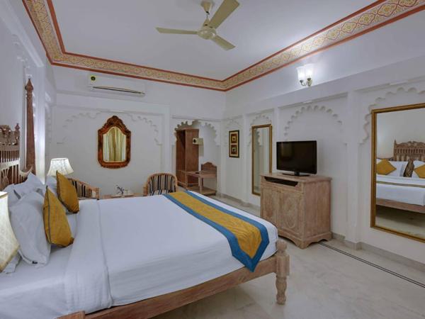 Swaroop Vilas - Lake Facing Boutique Hotel : photo 9 de la chambre chambre lit king-size supérieure