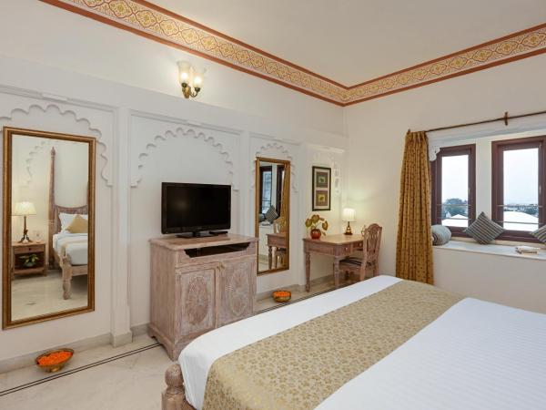 Swaroop Vilas - Lake Facing Boutique Hotel : photo 2 de la chambre chambre lit king-size supérieure