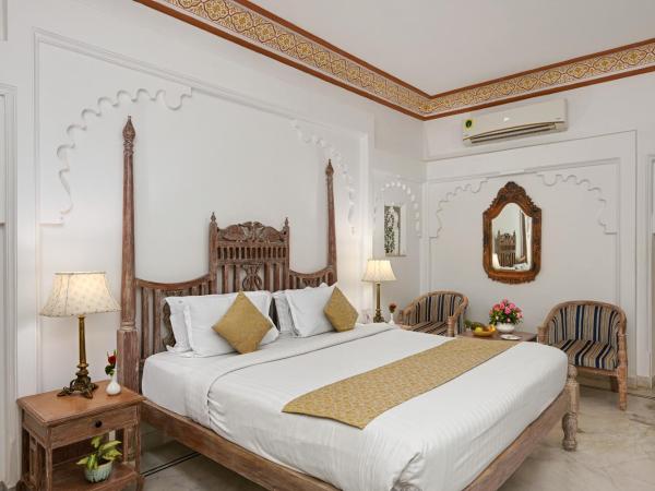 Swaroop Vilas - Lake Facing Boutique Hotel : photo 5 de la chambre chambre lit king-size supérieure