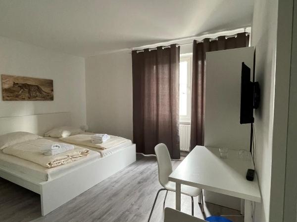 Tyros Hotel und Gästehaus am Weidendamm : photo 3 de la chambre chambre double