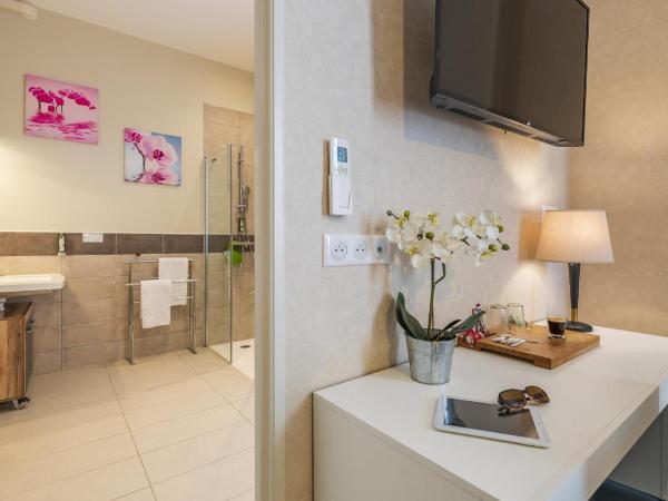 CERISE Royan - Le Grand Hôtel de la Plage : photo 9 de la chambre chambre double ou lits jumeaux - vue sur ville