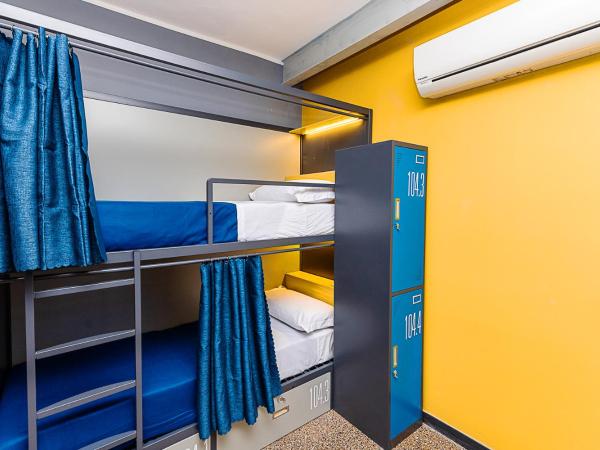 Marathon Hostel : photo 2 de la chambre lit dans dortoir mixte de 4 lits