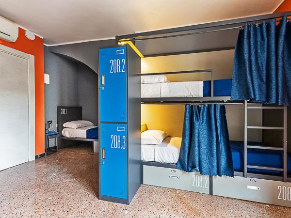 Marathon Hostel : photo 1 de la chambre lit dans dortoir mixte de 5 lits