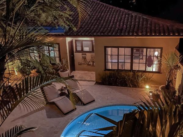 Villa Balthazar : photo 3 de la chambre chambre lit queen-size - vue sur piscine