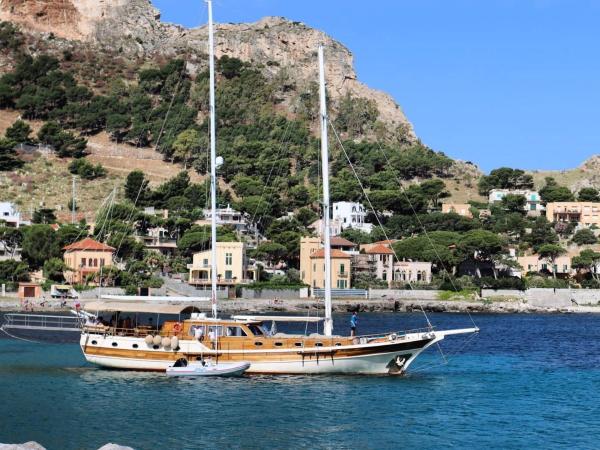 DonnaMarisa : photo 5 de la chambre chambre double avec salle de bains privative