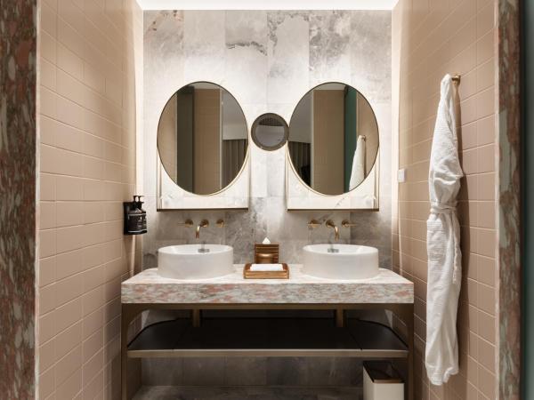 The Porter House Hotel Sydney - MGallery : photo 10 de la chambre suite junior avec un lit king-size