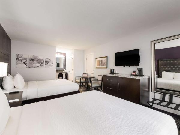 Clarion Inn & Suites Across From Universal Orlando Resort : photo 3 de la chambre chambre avec 2 lits queen-size (pas de taxe de séjour)