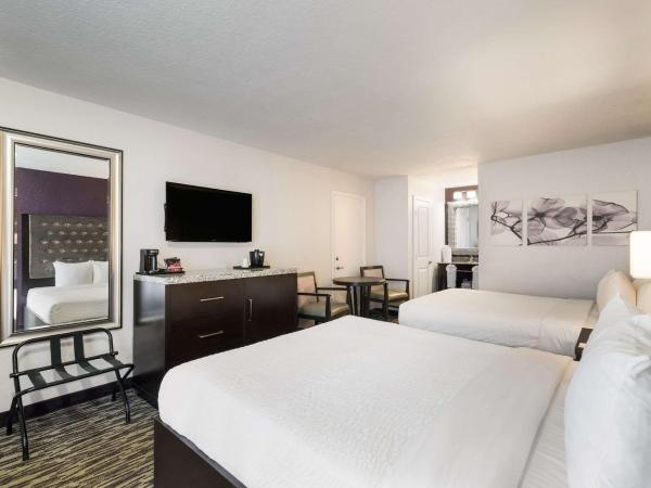 Clarion Inn & Suites Across From Universal Orlando Resort : photo 3 de la chambre suite 2 lits queen-size et canapé-lit - sans frais de service