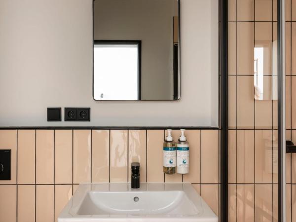 numa I Novela Rooms & Apartments : photo 9 de la chambre chambre moyenne avec balcon