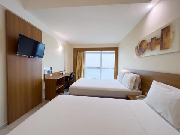Praiamar Express Hotel : photo 5 de la chambre chambre supérieure avec 2 lits doubles - vue sur mer