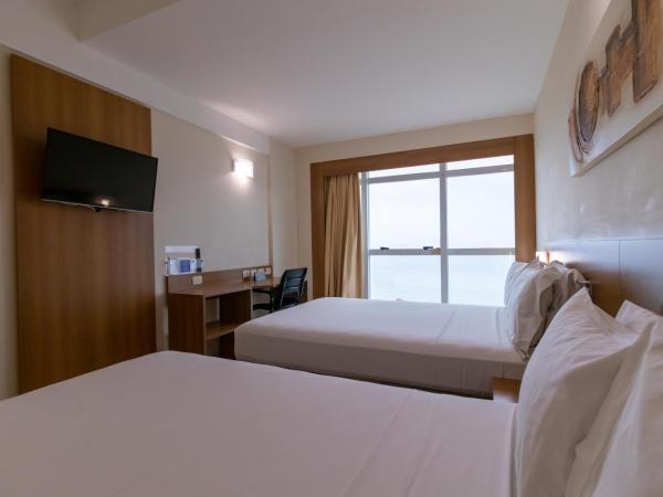 Praiamar Express Hotel : photo 6 de la chambre chambre supérieure avec 2 lits doubles - vue sur mer