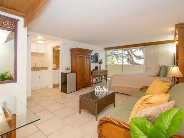 Diamond Head Beach Hotel : photo 5 de la chambre chambre lit king-size - vue sur montagne