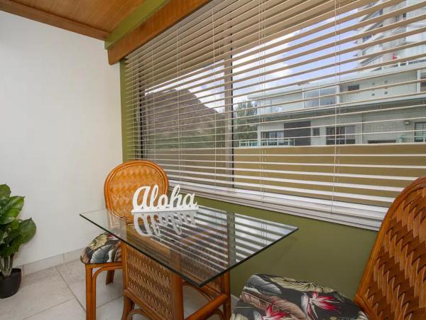 Diamond Head Beach Hotel : photo 4 de la chambre chambre lit king-size - vue sur montagne
