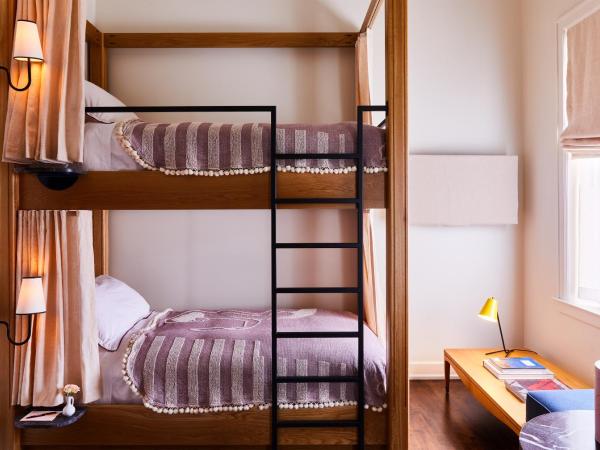 The Siren Hotel, an Ash Hotel : photo 3 de la chambre lit simple superposé