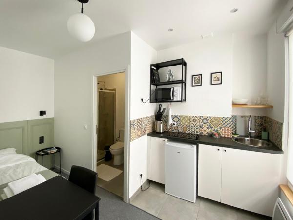 VILLA VLAS - Chambre d'Hôte - Limoges : photo 1 de la chambre chambre simple avec salle de bains privative