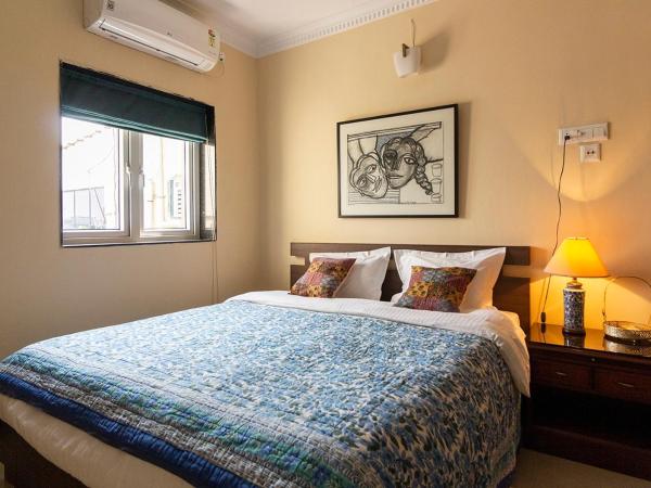 Neelam Bed & Breakfast : photo 1 de la chambre chambre lit king-size avec salle de bains privative