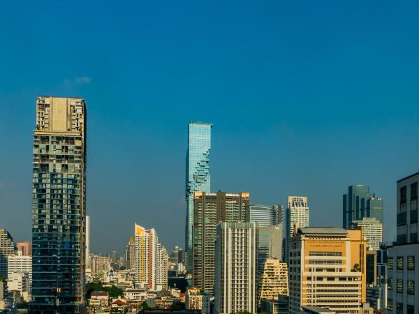 Holiday Inn Bangkok Silom, an IHG Hotel : photo 8 de la chambre chambre king standard avec vue sur ville
