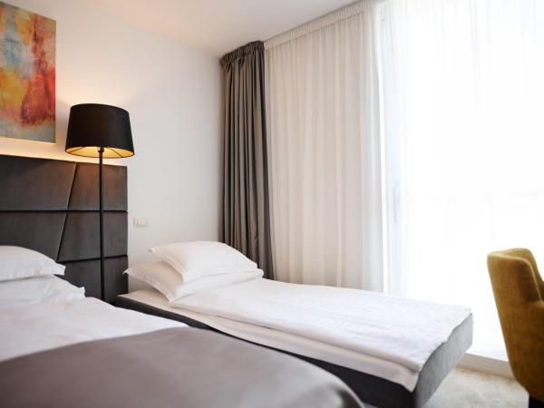 Hotel Paris : photo 3 de la chambre chambre familiale supérieure