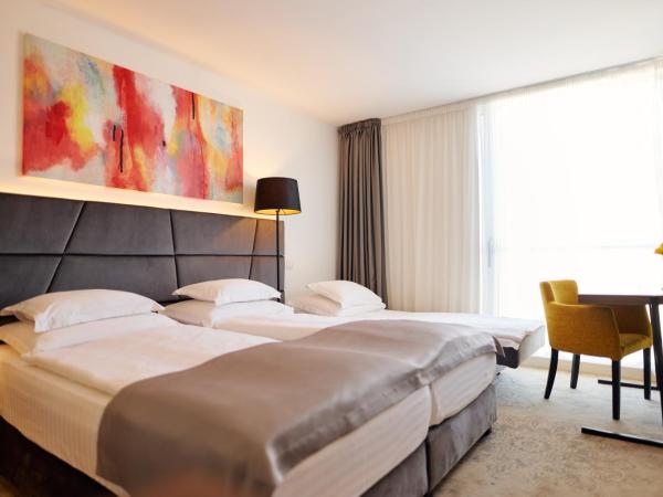 Hotel Paris : photo 1 de la chambre chambre familiale supérieure