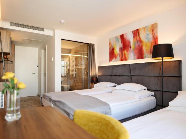 Hotel Paris : photo 1 de la chambre chambre familiale supérieure - côté mer