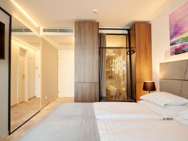 Hotel Paris : photo 9 de la chambre chambre familiale supérieure - côté mer