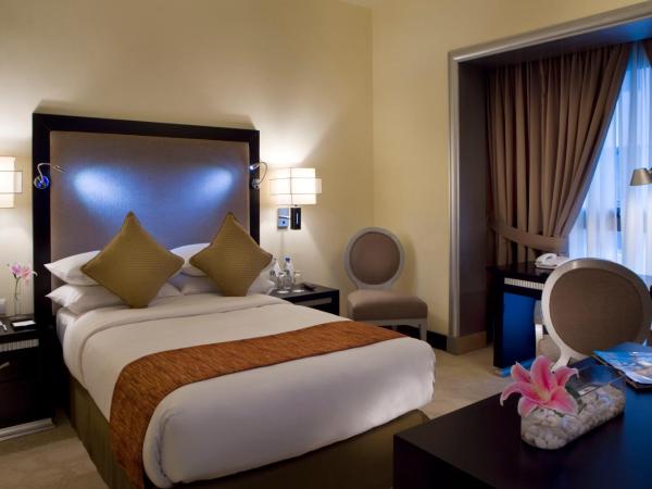 Mercure Gold Hotel Jumeirah Dubai by Accor : photo 2 de la chambre chambre lit queen-size standard (service de navette gratuit vers la mer beach, dubai mall / burj khalifa et autres centres commerciaux)