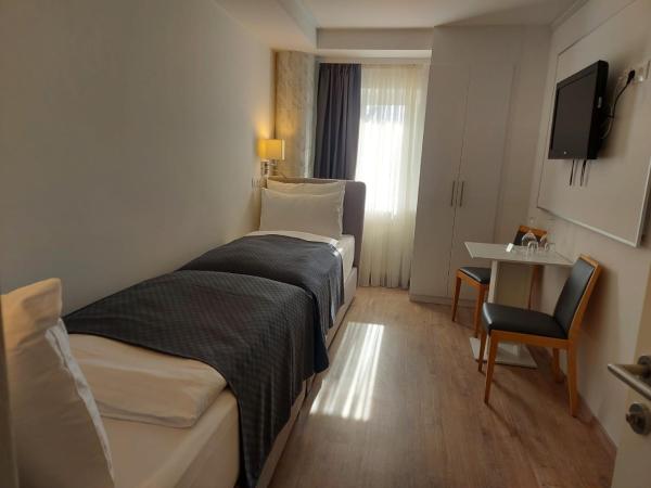 Gartenhotel Altmannsdorf : photo 1 de la chambre petite chambre lits jumeaux