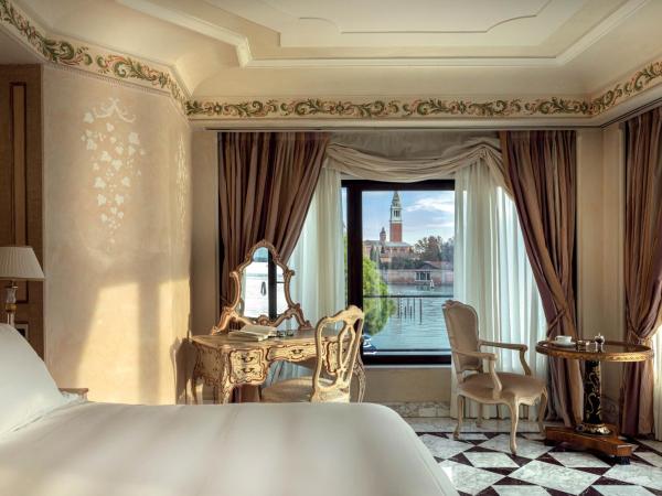 Hotel Cipriani, A Belmond Hotel, Venice : photo 5 de la chambre suite signature avec petite piscine - vue sur lagune (palladio)