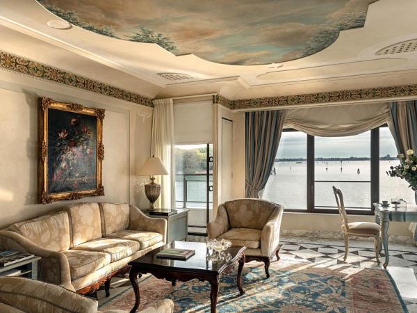 Hotel Cipriani, A Belmond Hotel, Venice : photo 6 de la chambre suite signature avec petite piscine - vue sur lagune (palladio)