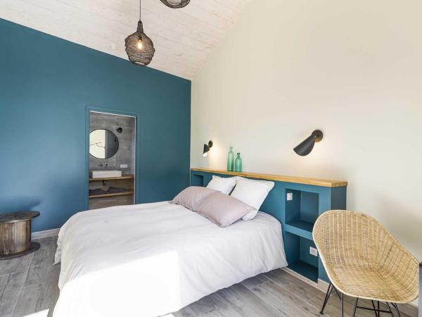 Maison d'hôtes Etxea_&_co : photo 1 de la chambre chambre lit king-size - vue sur piscine