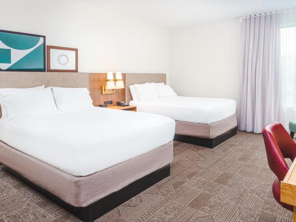 Staybridge Suites - Nashville - Vanderbilt, an IHG Hotel : photo 7 de la chambre queen suite with two queen beds and mobility accessible bathtub - non-smoking
