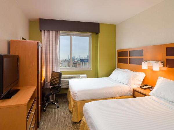 Holiday Inn Express - Times Square, an IHG Hotel : photo 2 de la chambre chambre double avec 2 lits doubles - Étage supérieur
