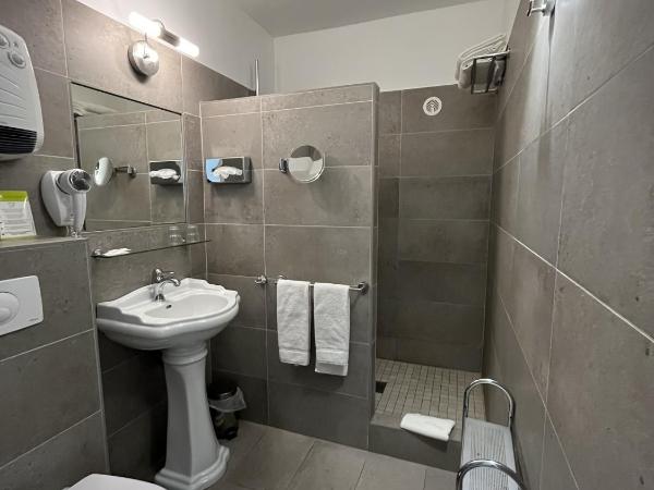 The Originals Boutique, Hôtel du Parc, Cavaillon : photo 1 de la chambre chambre double ou lits jumeaux supérieure
