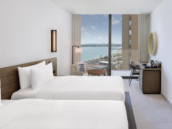 Radisson Beach Resort Palm Jumeirah : photo 1 de la chambre chambre supérieure - vue partielle sur mer