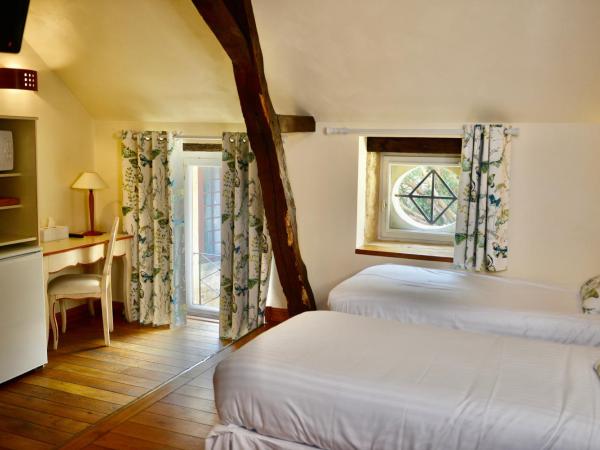 La Villa des Consuls - Gîte de tourisme de charme : photo 2 de la chambre grande chambre double (2ème Étage)