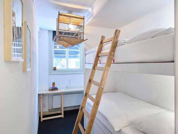 Hello I'm Local - Boutique Hostel : photo 1 de la chambre chambre lits jumeaux avec salle de bains privative