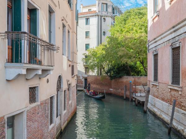 Hotel al Sotoportego : photo 9 de la chambre chambre triple - vue sur canal