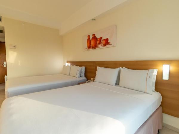 Praiamar Express Hotel : photo 6 de la chambre chambre standard avec 2 lits doubles